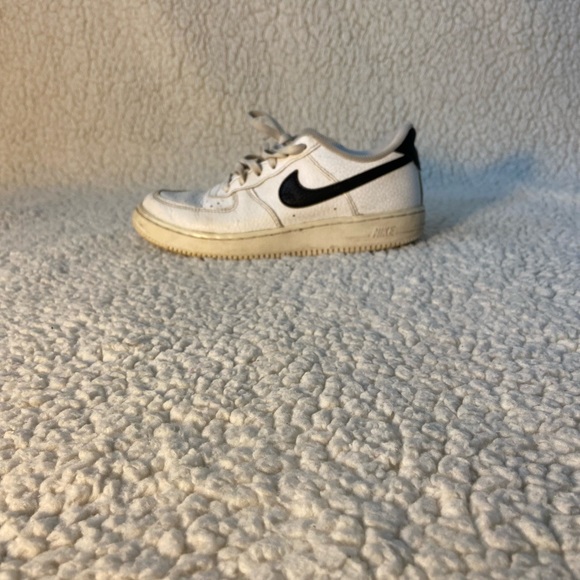 Kid Air Force 1s - Picture 2 of 5